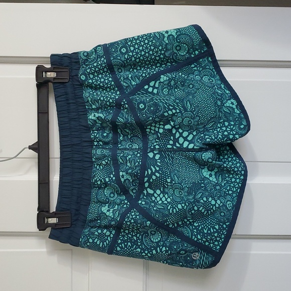 Lululemon Tracker Shirt IV 4in Women's Sz 6 Pretty Lace Bali Breeze - Picture 2 of 2